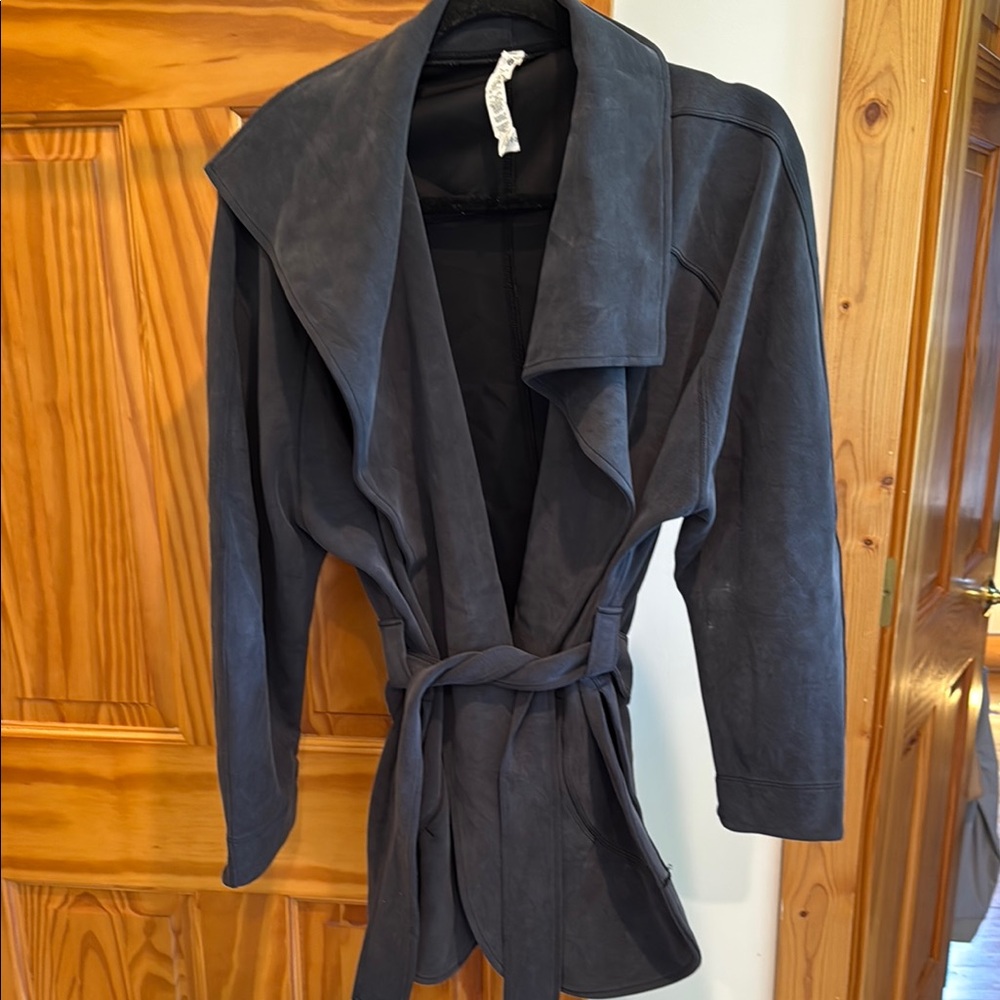 EUC lululemon Women's Brushed Belted wrap